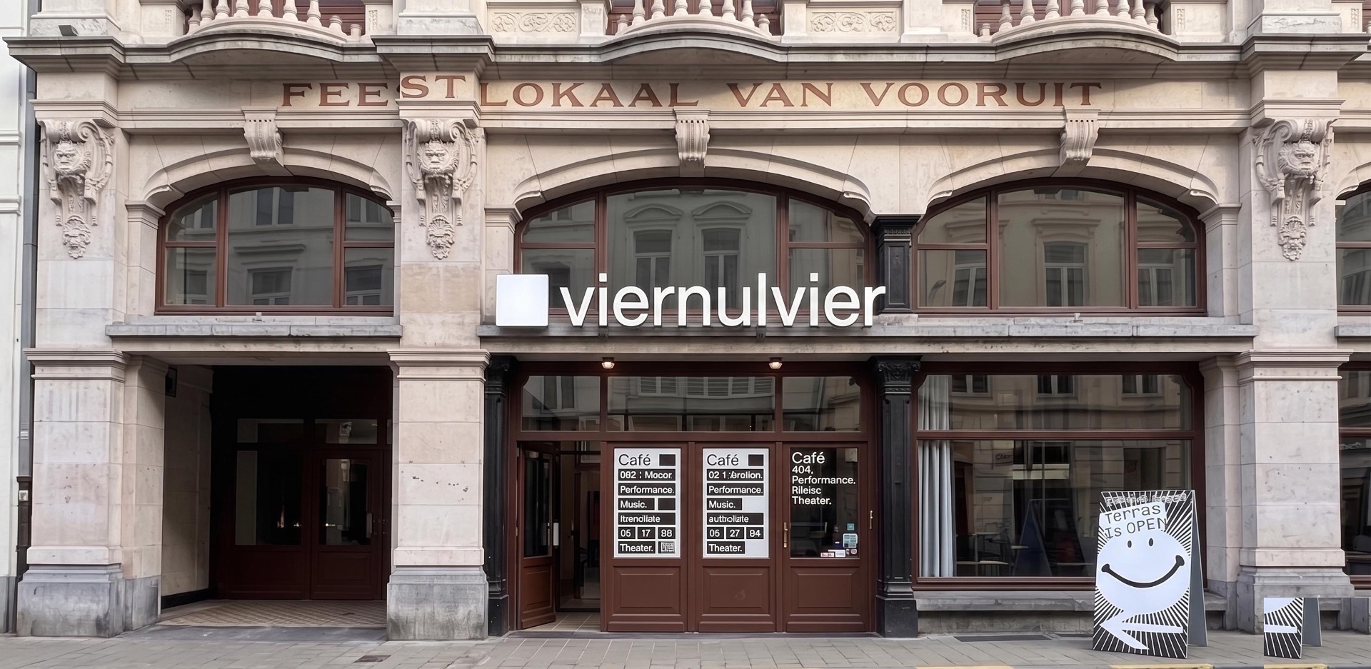 viernulvier facade signage